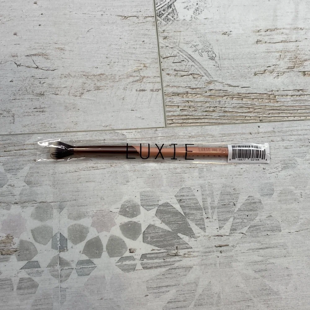 Luxie Beauty 205 Tapered Blending Brush
